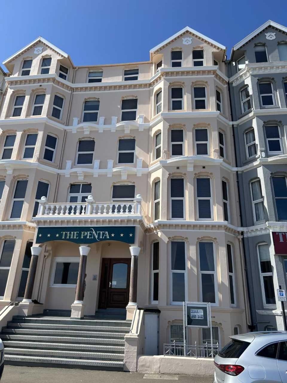 The Penta Hotel Douglas Exterior photo
